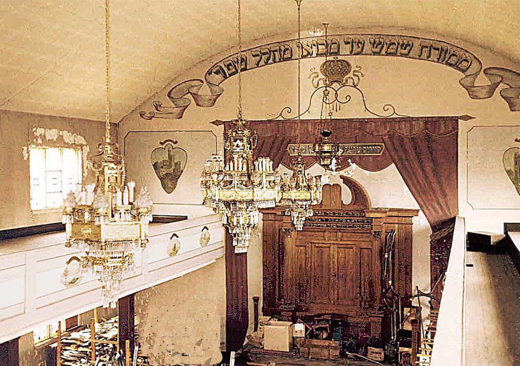 Adas Israel Synagogue derelict interior photo Cannon Street.