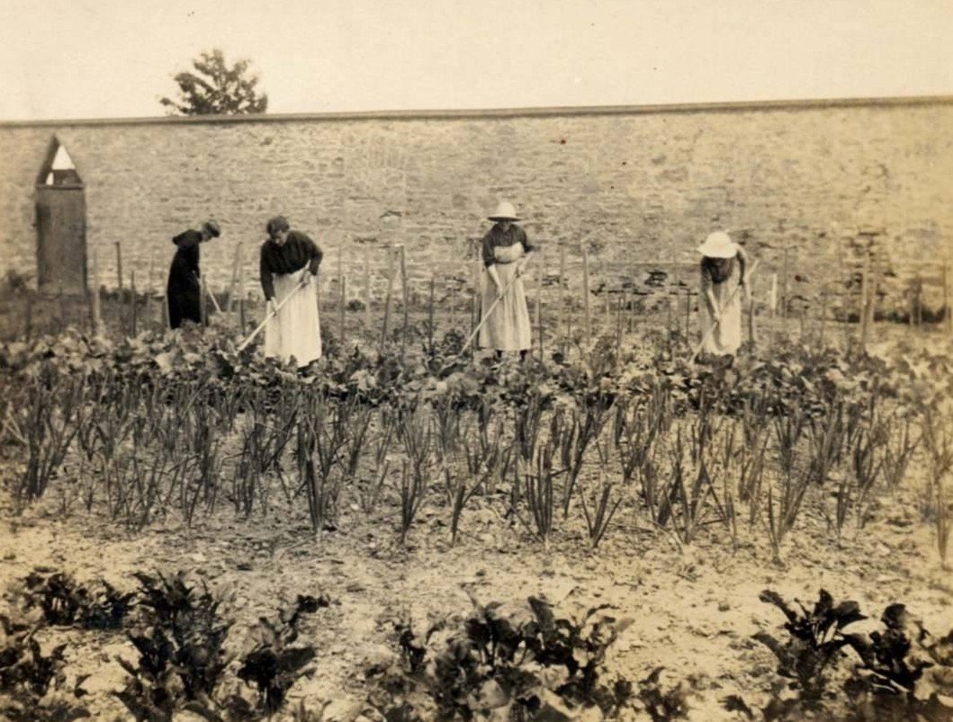 Elsie Buchanan and residents of Auchmar working in the walled kitchen garden
